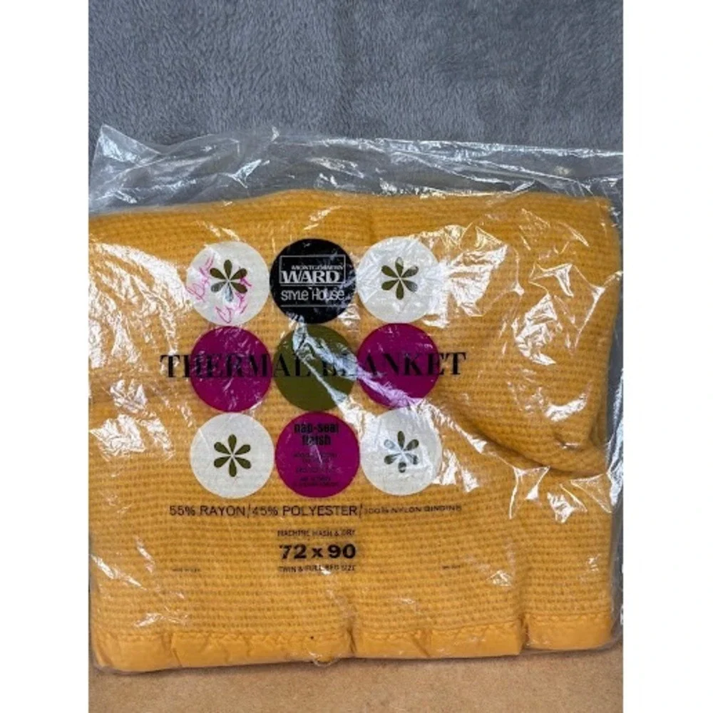 Vintage Montgomery Ward Style House Thermal Blanket Yellow Waffle Weave 72x90